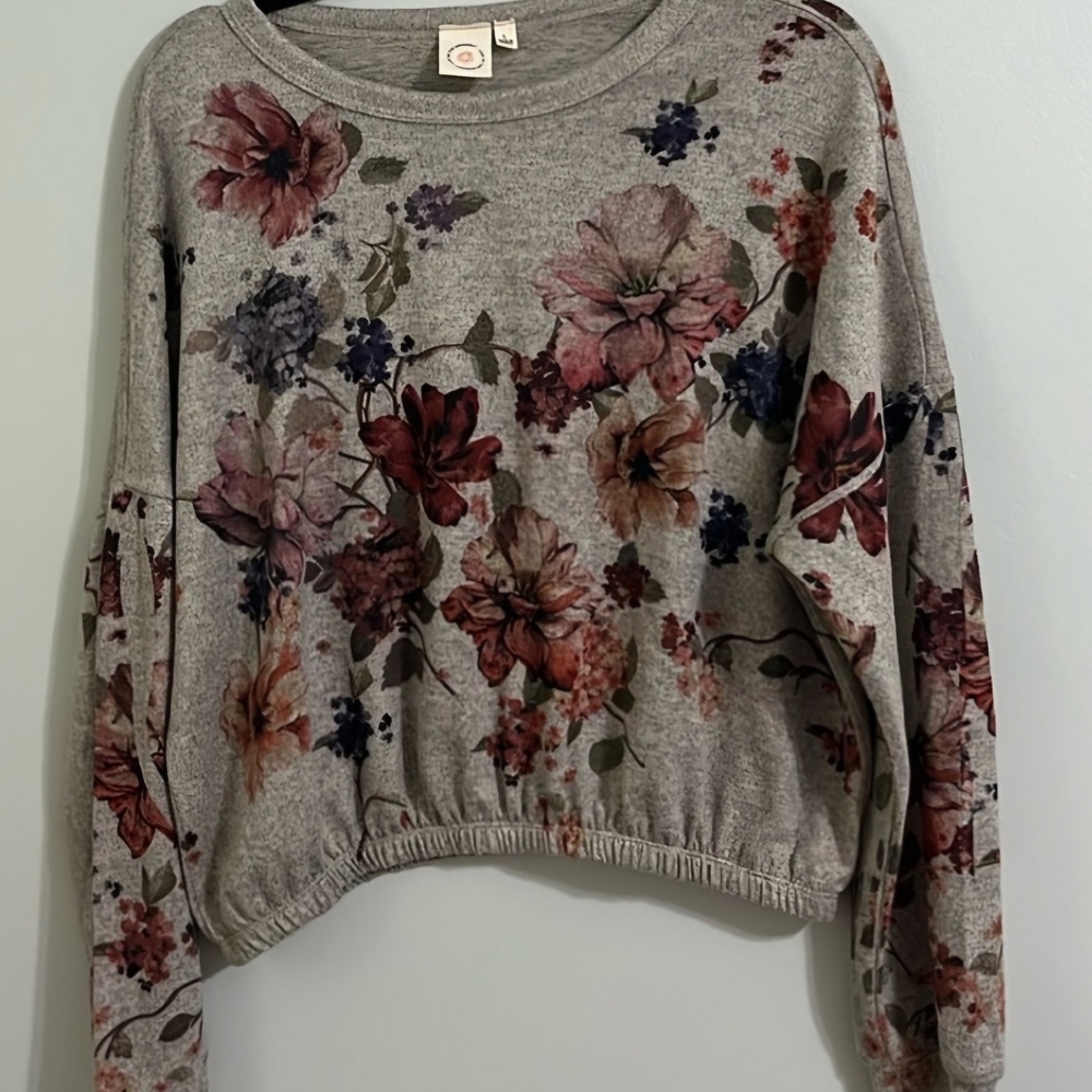 NEW WITHOUT TAGS  Live In The Moment Floral Knit Crop Top
